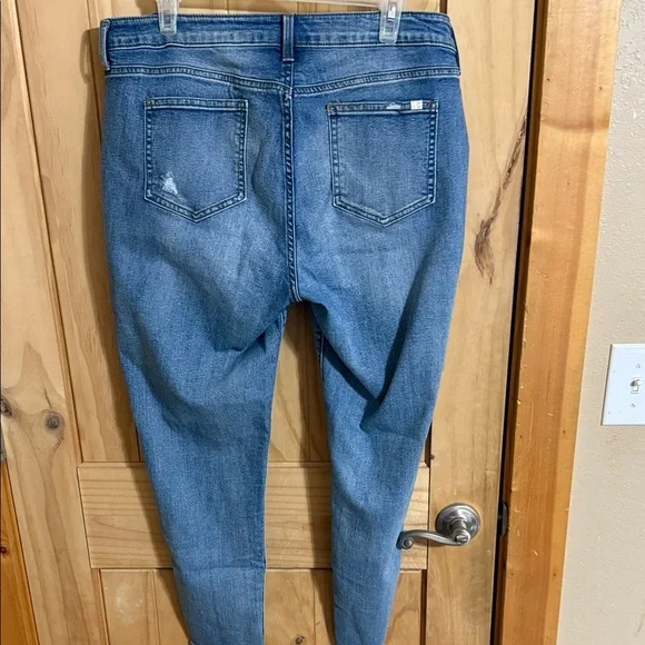 Jennifer Lopez Distressed Blue Jeans - Picture 3 of 4